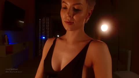 Snapshot of spiklencii chatting on 10.12.25 Elizabeth online show from 10.12.25