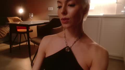 Snapshot of spiklencii chatting on 10.16.25 Elizabeth online show from 10.16.25