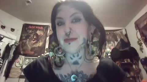 Snapshot of spirithalloqveen chatting on 10.11.25 spirithalloqveen online show from 10.11.25