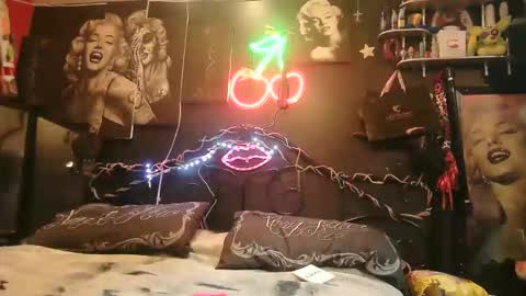 Snapshot of splashh_queen420 chatting on 02.21.26 Daddy His Splash Queen online show from 02.21.26