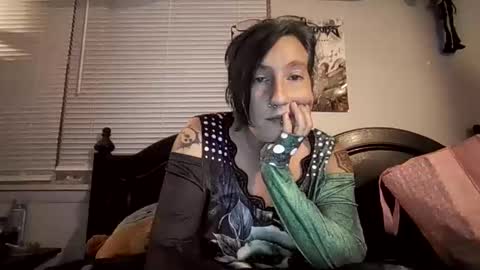 Snapshot of spookyqueen69 chatting on 11.03.25 Kova online show from 11.03.25