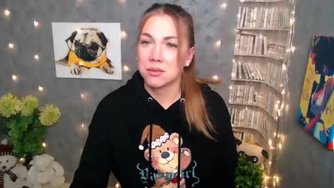 Snapshot of sport_tall_karina chatting on 12.28.24 Karina online show from 12.28.24