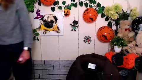 Snapshot of sport_tall_karina chatting on 10.30.25 Karina online show from 10.30.25