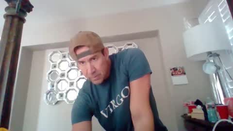 Snapshot of spunandhunglv chatting on 11.17.25 spunandhunglv online show from 11.17.25