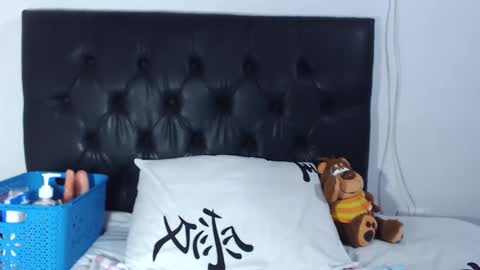 Snapshot of squirtgirl_hot chatting on 01.11.25 Amber Vega online show from 01.11.25