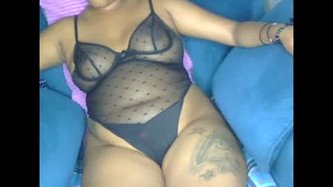 Snapshot of squirtqueen333 chatting on 01.23.25 shana online show from 01.23.25