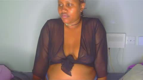 Snapshot of squirtqueen333 chatting on 02.08.25 shana online show from 02.08.25