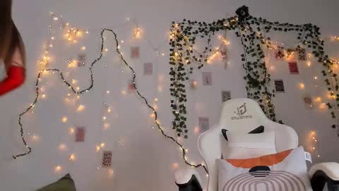 Snapshot of squirtsparkle chatting on 09.30.25 Vanessa online show from 09.30.25