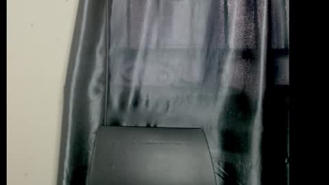 Snapshot of squirtyqueenxx chatting on 10.10.25 gold online show from 10.10.25