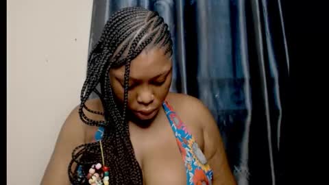 Snapshot of squirtyqueenxx chatting on 10.19.25 gold online show from 10.19.25