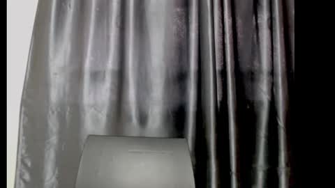 Snapshot of squirtyqueenxx chatting on 10.21.25 gold online show from 10.21.25