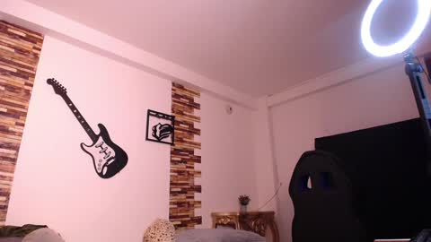 Snapshot of srta_fox chatting on 01.12.25 Srta. Fox online show from 01.12.25