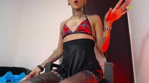 Snapshot of srta_fox chatting on 09.16.25 Srta. Fox online show from 09.16.25