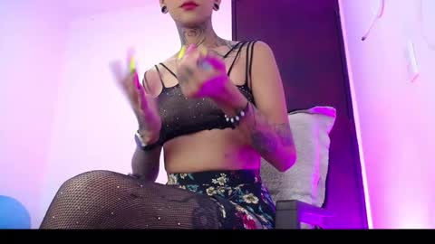 Snapshot of srta_fox chatting on 09.17.25 Srta. Fox online show from 09.17.25