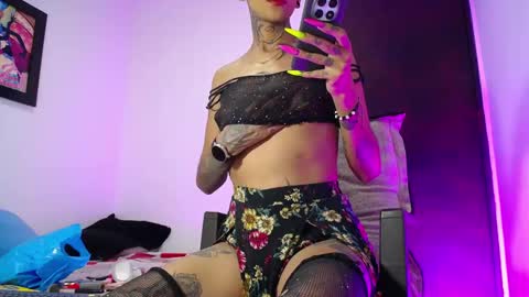 Snapshot of srta_fox chatting on 09.18.25 Srta. Fox online show from 09.18.25