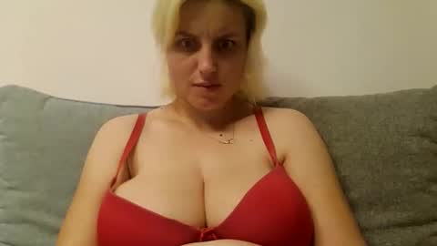 Snapshot of stacey_amelly chatting on 11.07.25 Amelly online show from 11.07.25