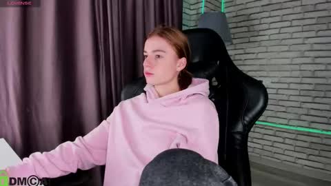 Stacey GMT5 Mo Tu We Th Fr Sa 3am -10am online show from 02.16.26