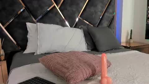 Snapshot of staciemoon chatting on 07.26.26 Stacie online show from 07.26.26