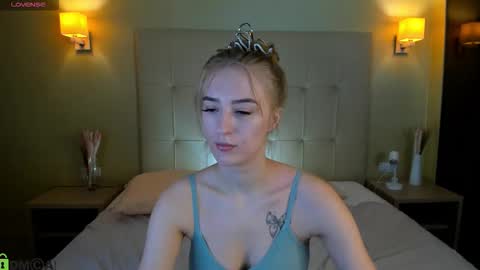 Snapshot of stacy_riiver chatting on 02.12.26 Stacy Mon Tue Wed Thu Fri Sun GMT GMT 3 1000am - 0400pm online show from 02.12.26