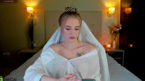 Snapshot of stacy_riiver chatting on 02.18.26 Stacy Mon Tue Wed Thu Fri Sun GMT GMT 3 1000am - 0400pm online show from 02.18.26