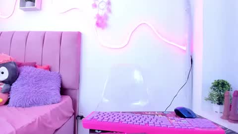 Snapshot of stacy_vegas chatting on 09.24.25 estecy online show from 09.24.25