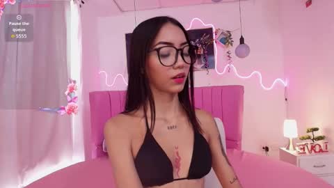 Snapshot of stacy_vegas chatting on 10.21.25 estecy online show from 10.21.25