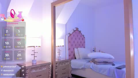 Snapshot of star_doll51 chatting on 10.10.25 Star Doll online show from 10.10.25