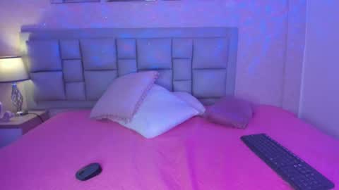 Snapshot of star_doll51 chatting on 11.06.25 Star Doll online show from 11.06.25