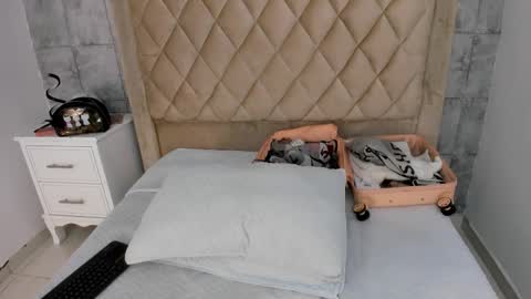 Snapshot of starbutterflyy_ chatting on 10.12.25 STAR online show from 10.12.25