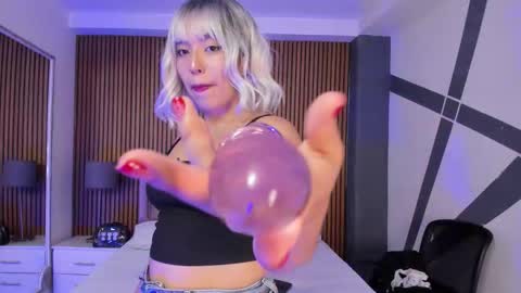 Snapshot of starbutterflyy_ chatting on 10.27.25 STAR online show from 10.27.25