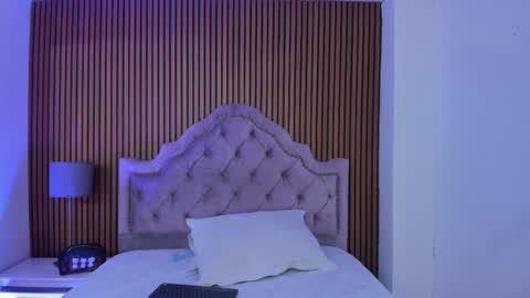 Snapshot of starbutterflyy_ chatting on 11.09.25 STAR online show from 11.09.25