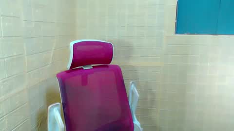 Snapshot of starfuckyut chatting on 11.08.25 juicyFoxCocky online show from 11.08.25