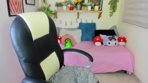 Snapshot of starlie_ chatting on 10.30.25 Alisson online show from 10.30.25