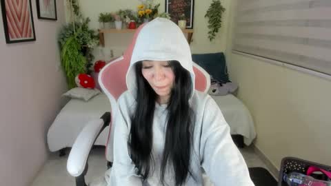 Snapshot of starlie_ chatting on 11.15.25 Alisson online show from 11.15.25