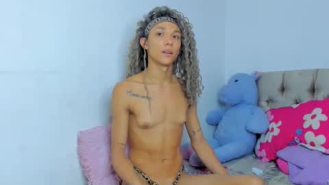 Snapshot of stassiebell chatting on 12.20.24 stassiebell online show from 12.20.24