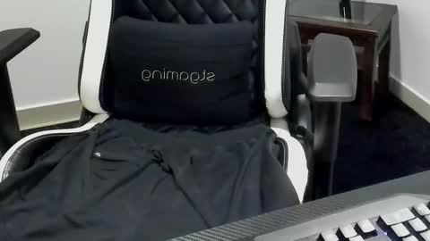 Snapshot of stebankechimba chatting on 10.14.25 Stebankechimba online show from 10.14.25