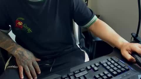 Snapshot of stebankechimba chatting on 10.19.25 Stebankechimba online show from 10.19.25