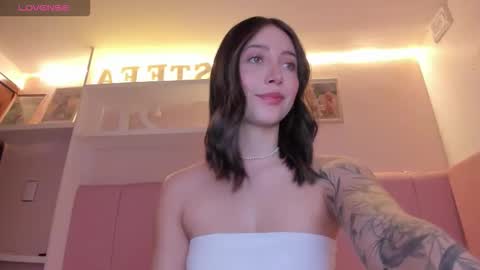 Snapshot of stefaagomez chatting on 10.22.25 Stefa Gomez online show from 10.22.25