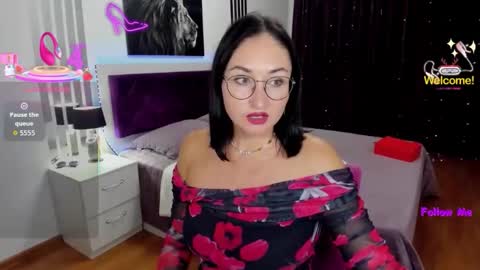 Snapshot of stefanawinter chatting on 10.08.25 StefanaWinter online show from 10.08.25