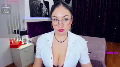 Snapshot of stefanawinter chatting on 04.25.26 StefanaWinter online show from 04.25.26
