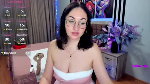 Snapshot of stefanawinter chatting on 05.24.26 StefanaWinter online show from 05.24.26