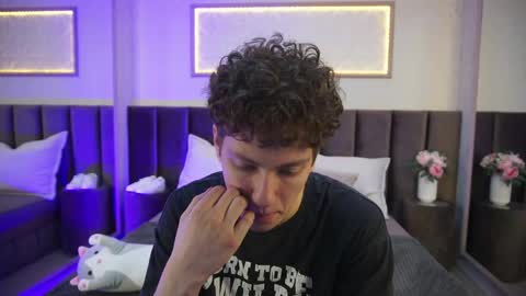 Esrefan online show from 04.20.26