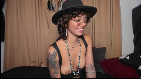 Snapshot of stefania_paz chatting on 11.12.25 Stefania online show from 11.12.25