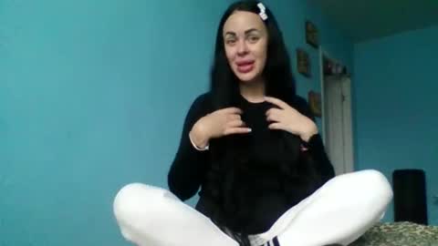 Snapshot of stefaniyax chatting on 10.10.25 stefaniyax online show from 10.10.25