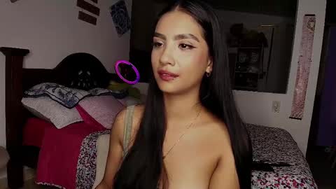 Im MiaIts my first day here  online show from 09.18.25