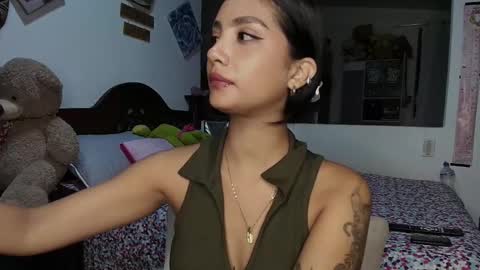 Im MiaIts my first day here  online show from 09.24.25