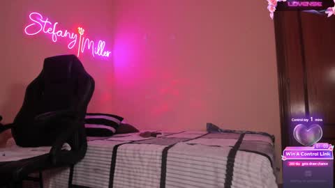 Snapshot of stefanyhotmilf chatting on 02.18.25 stefany online show from 02.18.25