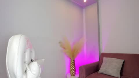 Stefany Bratz online show from 04.22.26