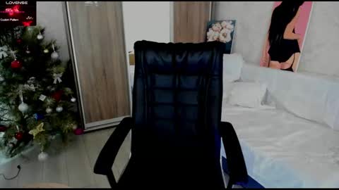 Snapshot of stella__cox chatting on 01.13.25 Stella Cox online show from 01.13.25