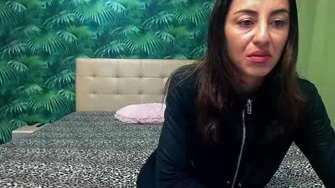 Stella John online show from 01.06.25